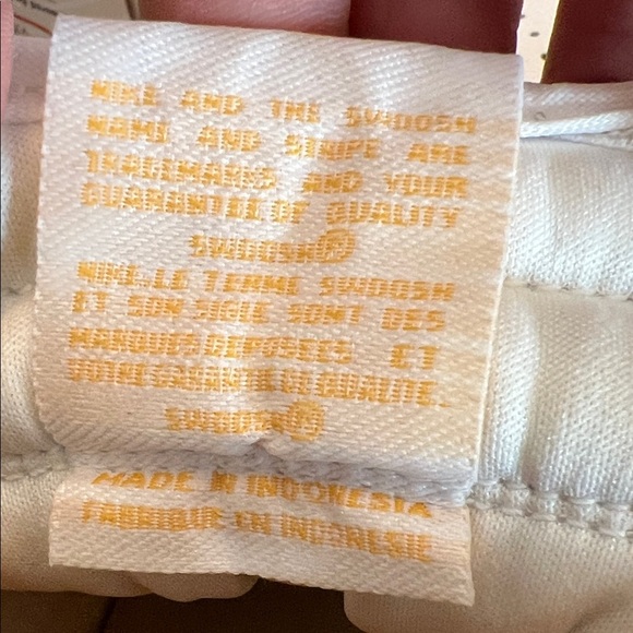 NIKE DUNK HIGH WOMEN'S SIZE 7.5 UNIVERSITY GOLD / METALLIC GOLD $75 - Picture 6 of 6